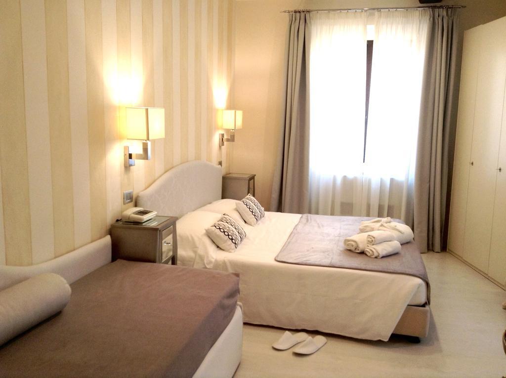 Hotel Palagi ปิเอตราซานตา ภายนอก รูปภาพ