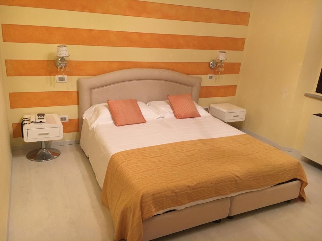 Hotel Palagi ปิเอตราซานตา ภายนอก รูปภาพ