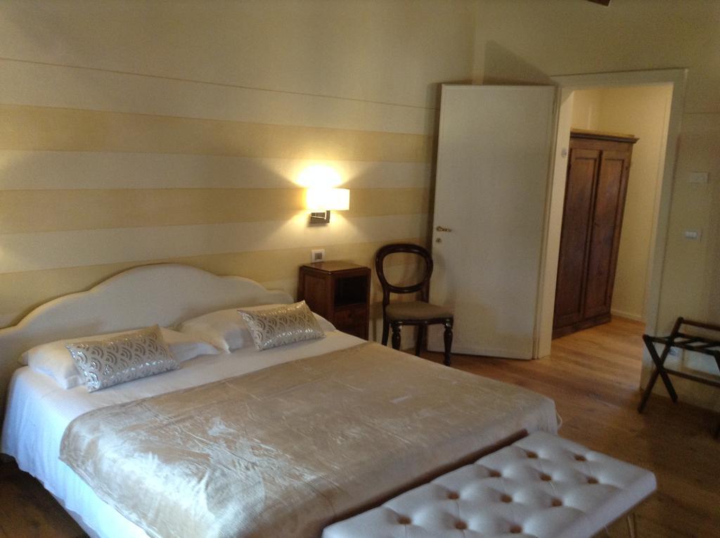 Hotel Palagi ปิเอตราซานตา ภายนอก รูปภาพ